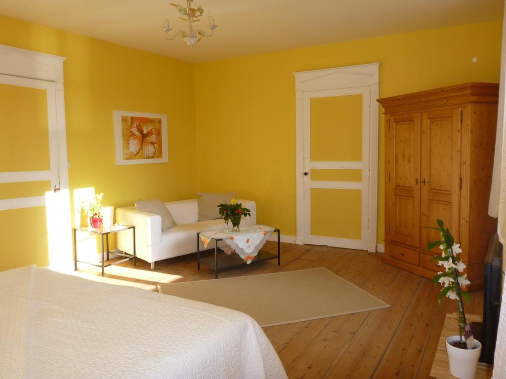 Bed and Breakfast Domaine Du Papillon Lesparre-Médoc Zimmer foto