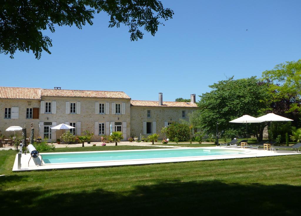 Bed and Breakfast Domaine Du Papillon Lesparre-Médoc Exterior foto