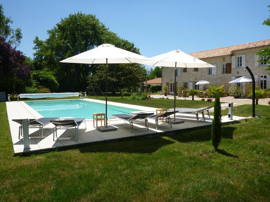 Bed and Breakfast Domaine Du Papillon Lesparre-Médoc Exterior foto