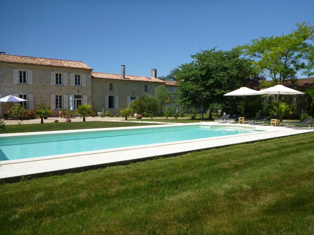 Bed and Breakfast Domaine Du Papillon Lesparre-Médoc Exterior foto