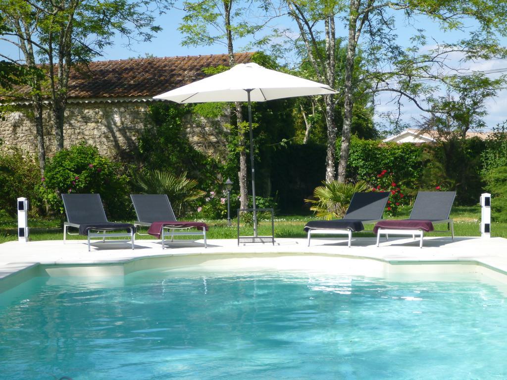 Bed and Breakfast Domaine Du Papillon Lesparre-Médoc Exterior foto