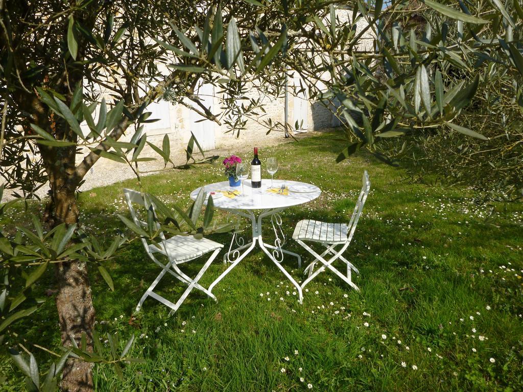 Bed and Breakfast Domaine Du Papillon Lesparre-Médoc Zimmer foto