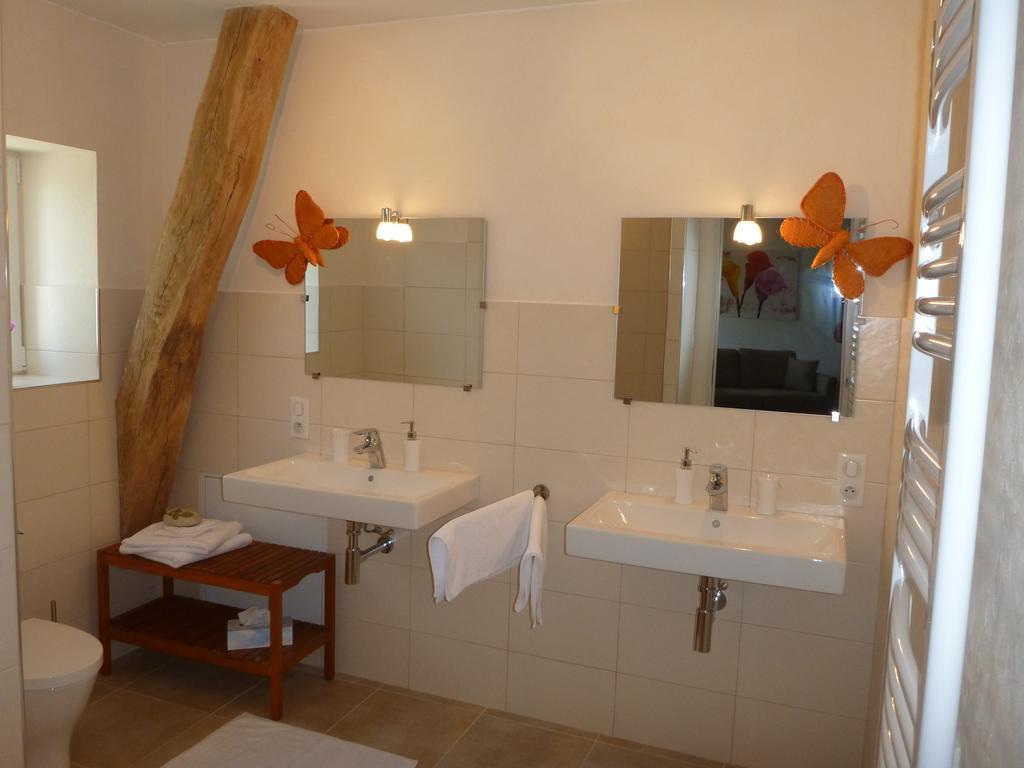 Bed and Breakfast Domaine Du Papillon Lesparre-Médoc Zimmer foto