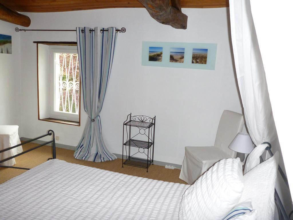 Bed and Breakfast Domaine Du Papillon Lesparre-Médoc Exterior foto