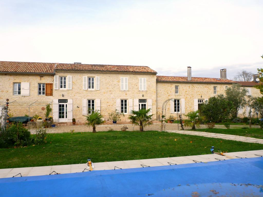 Bed and Breakfast Domaine Du Papillon Lesparre-Médoc Exterior foto