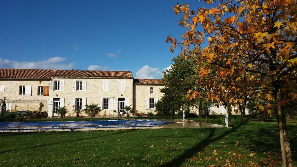 Bed and Breakfast Domaine Du Papillon Lesparre-Médoc Exterior foto