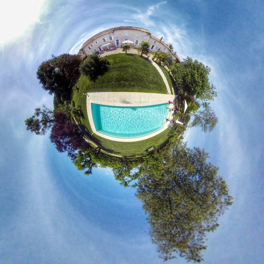 Bed and Breakfast Domaine Du Papillon Lesparre-Médoc Exterior foto